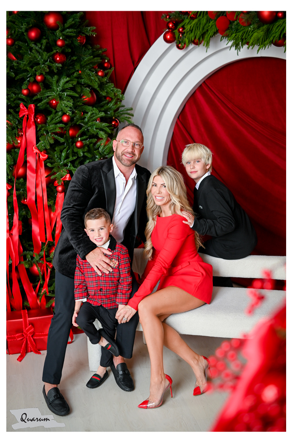 christmas photo shoot, mint studios, family christmas mini shoot, quarum photo video, mark piotrowski, award winning photography, toronto luxury weddings