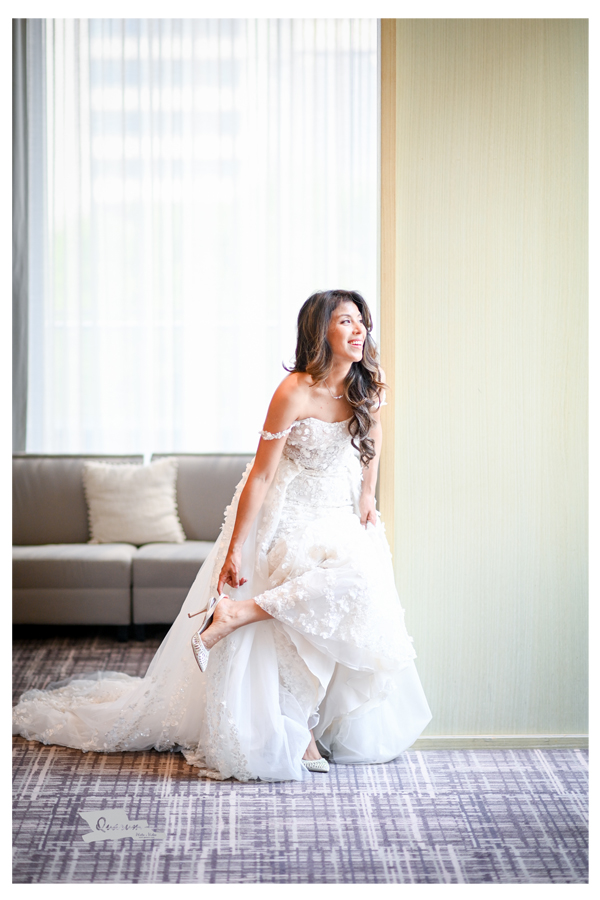 four seasons hotel weddings, toronto, quarum photo video, mark piotrowski, candid bride, best weddings gta, luxury weddings, bride hotel fashion
